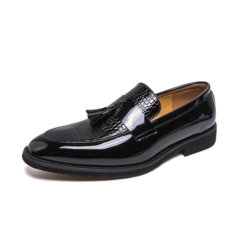 Fashionable Men's Pointed Red Soled Business Dress Leather Shoes Brand New Comfortable Snake Skin Pattern Tassel Men's Shoes