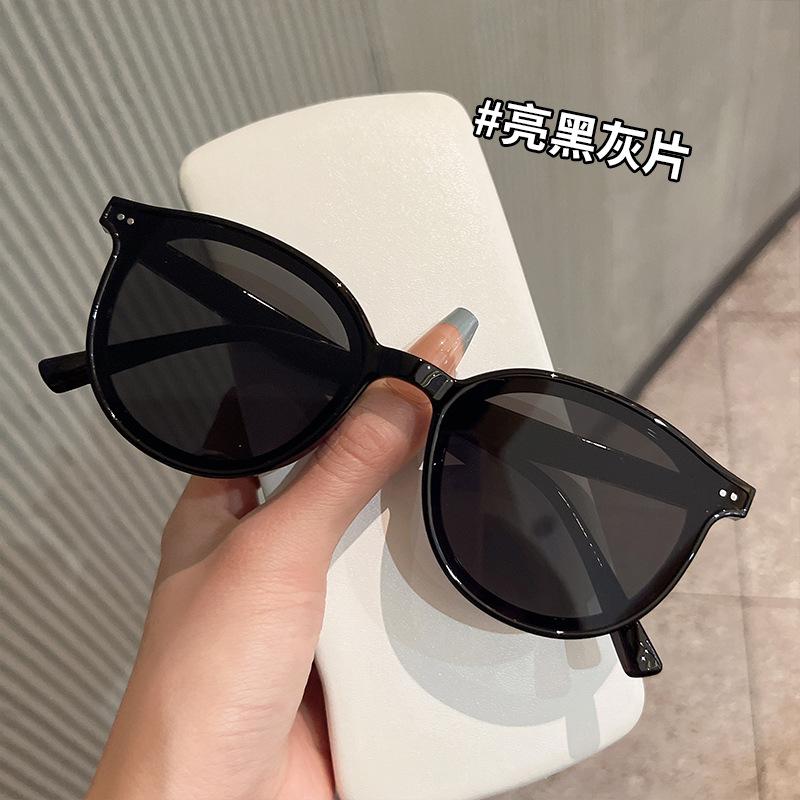 

Fashion Style Sunglasses Women Rivets Decoration Anti-Glare Women S Sun Glasses Beach Playing Man Sunglass