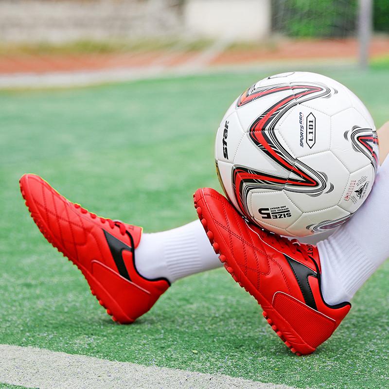 Men Soccer Shoes Anti -Slippery Futsal Kid Football Sneakers Indoor Sports Shoes Professional Training Tf Shoes Chuteira Society