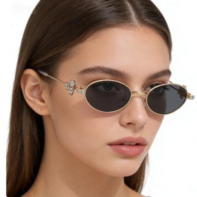 Lunettes de soleil ovales tendance pour femmes Lunettes décorées de cristaux vintage Légères Confortables Élégantes Lunettes polyvalentes