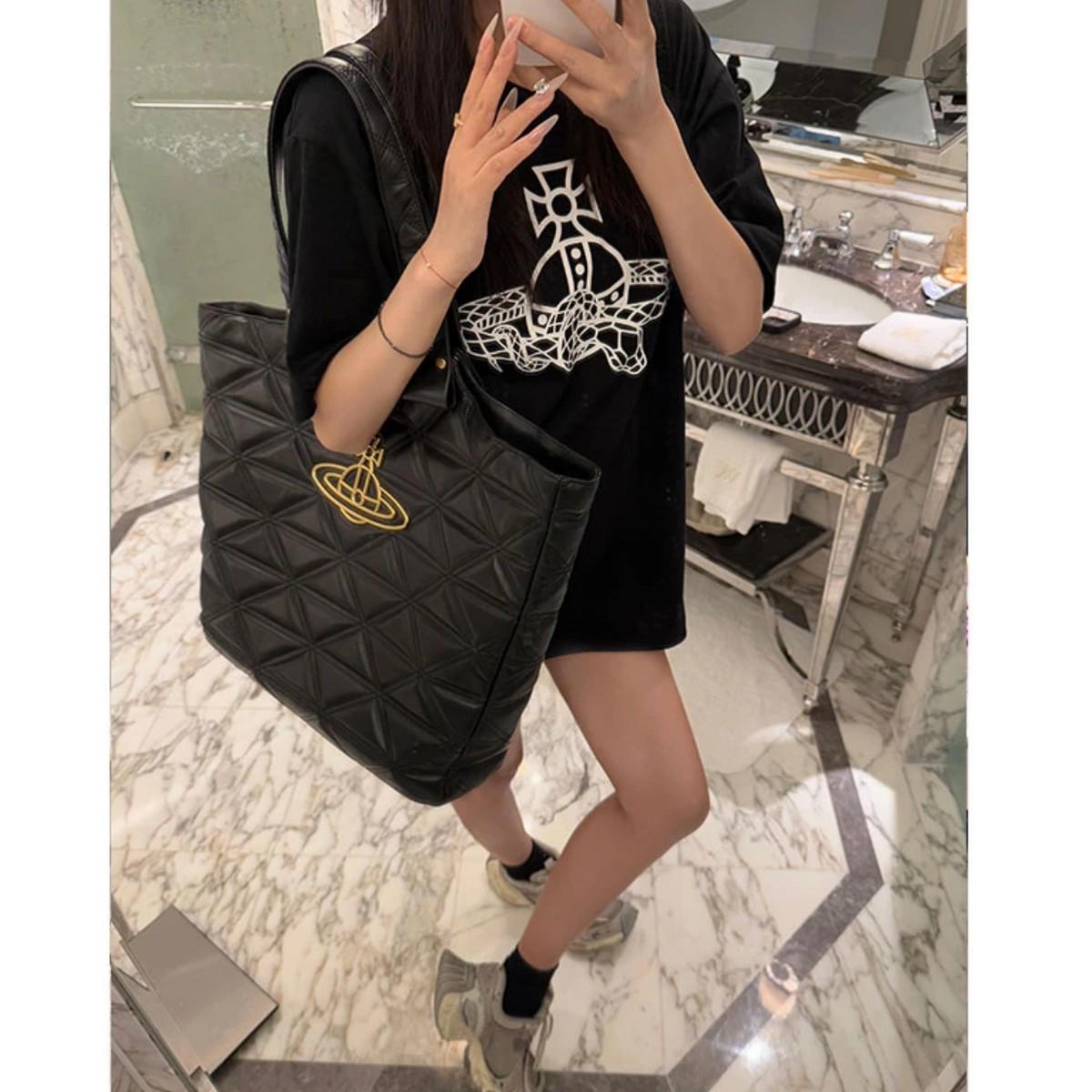 Большая сумка-тоут через плечо  Сатурн  с узором аргайл: Женская легкая сумка для покупок, на каждый день и для мам. чёрный