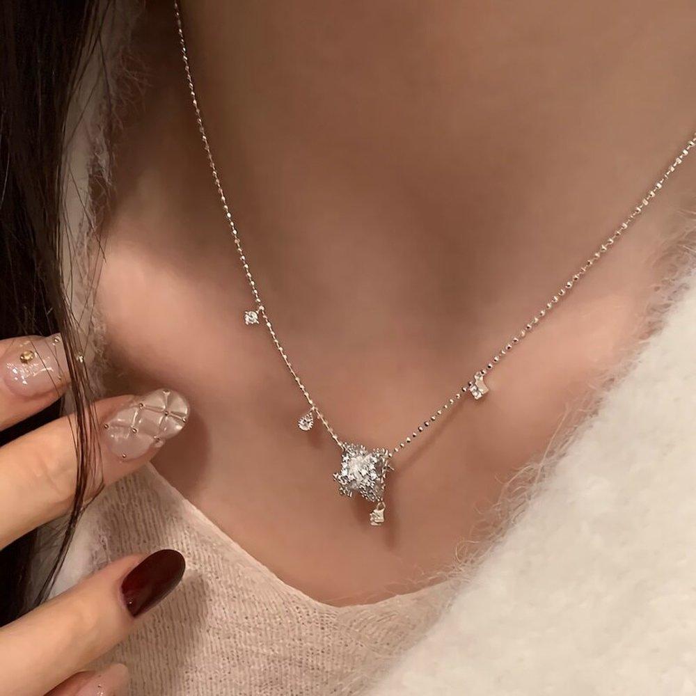 Women's Lucky Wheel Knuckle Cubic Tassel Choker Necklace