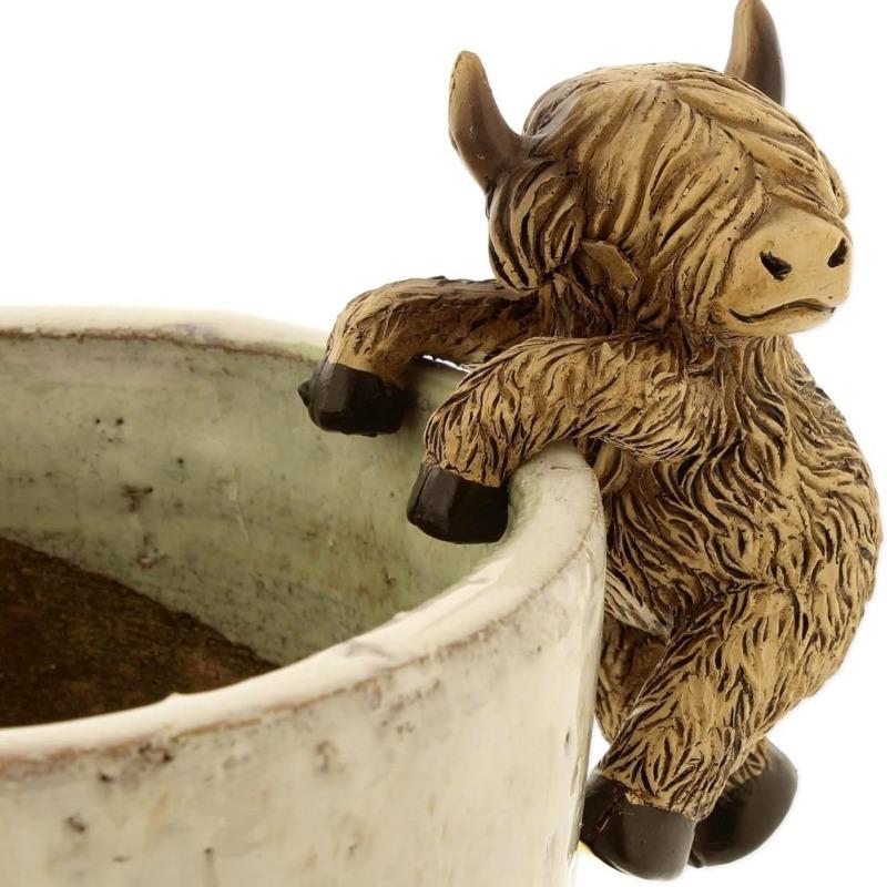 Resin Highland Cow Pot Hugger Figurine Hanging Planter Edge Ornament American Style Garden Indoor Decor Craft