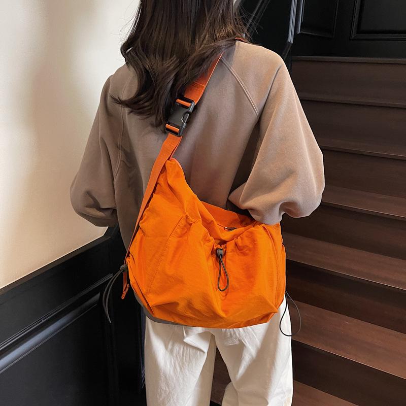 Large Capacity Messenger Bag Canvas Bag Women's New Versatile Niche Single Shoulder High Sense Commuter Dumpling Bag