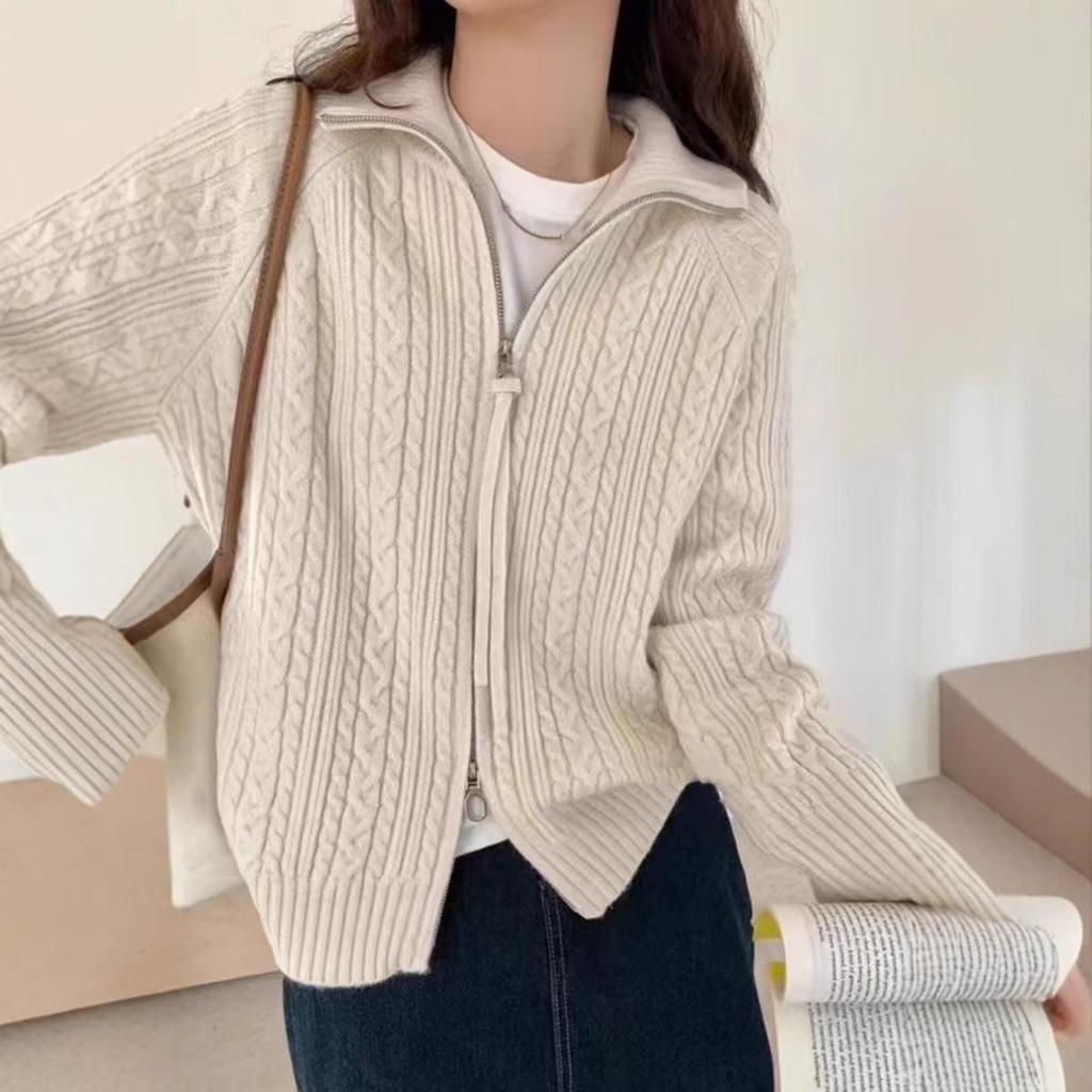 Women's Wool Cable Knit Cardigan with Turn-Down Collar - Soft, Loose-Fit Jacket for Autumn/Winter