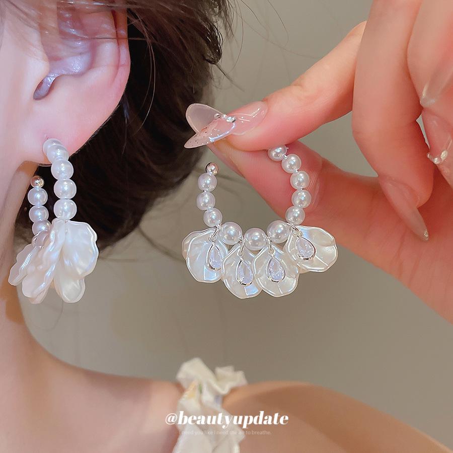 Silver Needle Retro Zircon Pearl Tassel Stud Earrings - High-End Petal Design for Women