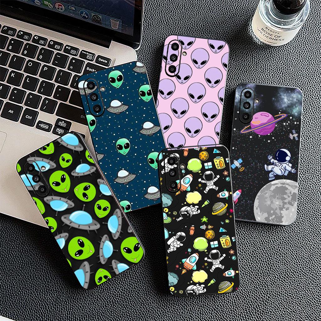 for Motorola Moto Edge 50 30 Fusion 40 NEO Ultra Pro E14 G20 E15 G35 G84 G13 G53 Case Alien Universe Galaxy Space Astronaut Star