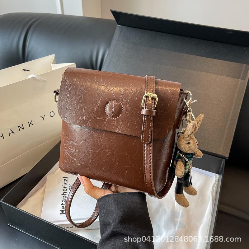 Niche Design Commuter Small Square Bag 2025 New Casual Retro Messenger Bag Fashionable Wide Shoulder Strap Commuter Shoulder Bag