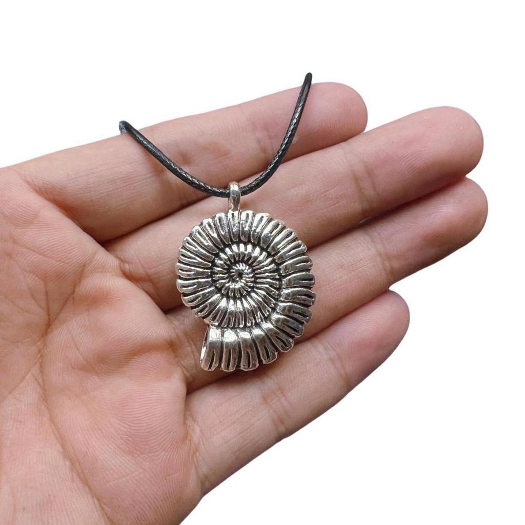 Böhmische Samtkordelkette mit Muschel & Unendlichkeits-Schlüsselbeinkette