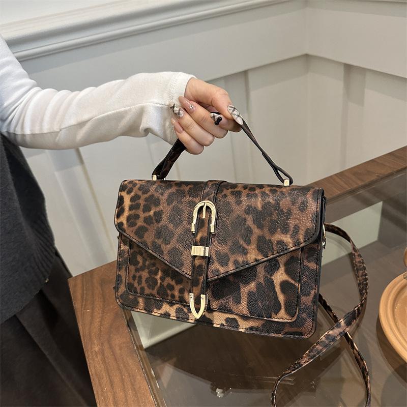 Leopard print autumn and winter new personalized fashion foreign versatile messenger bag women commute to work casual simple shoulder bag