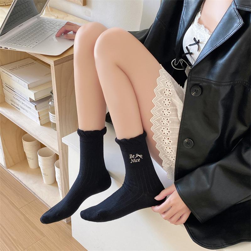 Female Spring and Autumn New Embroidery Bow Bubble Mouth Tube Pile Socks