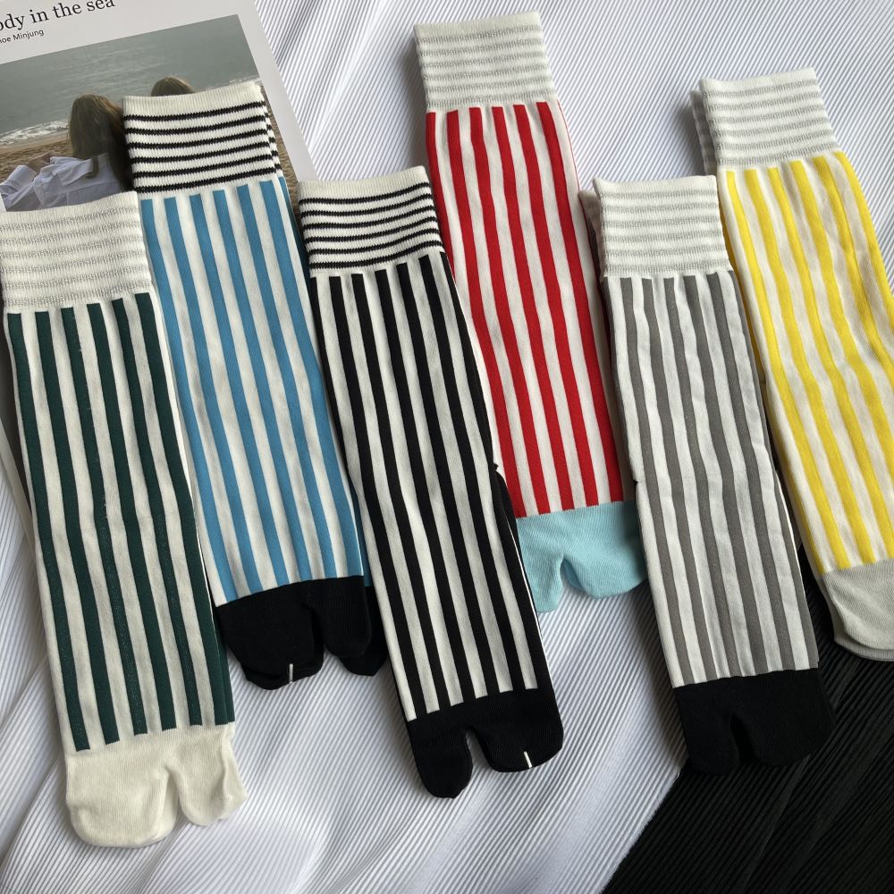 

Crooked, Colored, Vertical Striped, Two Toed Socks, Split Toe Socks, Retro, Versatile, Midsole, Sports Socks 35-40 чорний