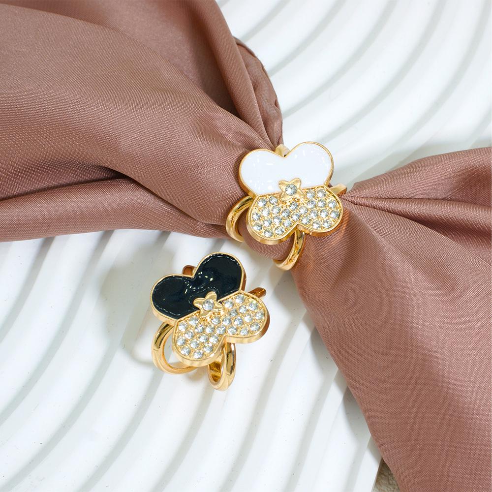 Boucle de foulard élégante trèfle à quatre feuilles strassé – Accessoire polyvalent style japonais-coréen pour femme