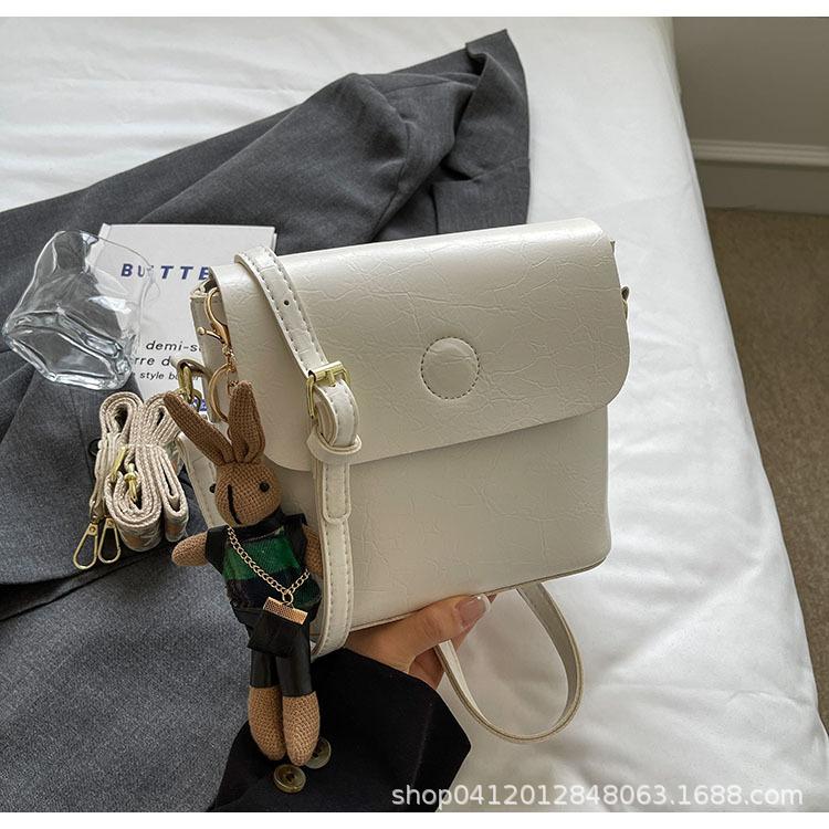 Niche Design Commuter Small Square Bag 2025 New Casual Retro Messenger Bag Fashionable Wide Shoulder Strap Commuter Shoulder Bag