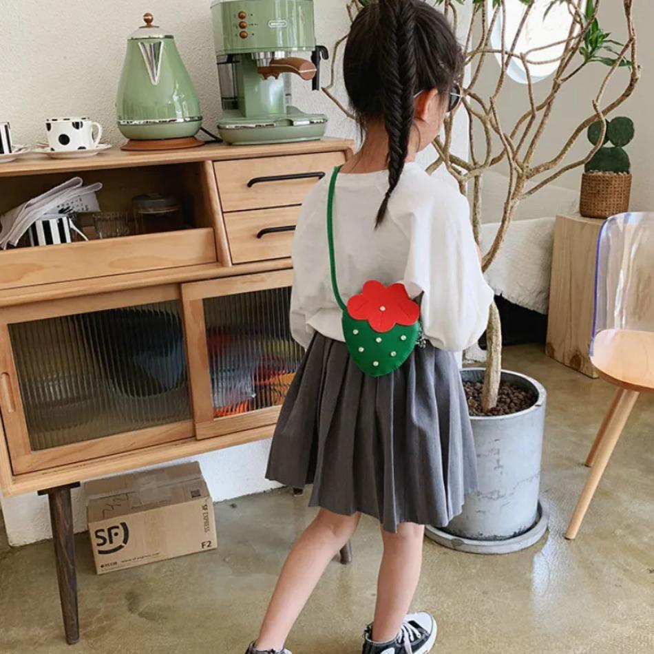 1 Pcs Children's Small Bag Strawberry Crossbody Bag Cute Little Girl Zero Wallet Versatile Fashion Shoulder Bag Trend