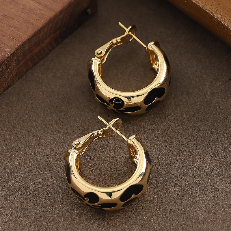 

European and American fashion simple personality old money wind leopard print geometric stud earrings light luxury fashionable high-end earrings чорний