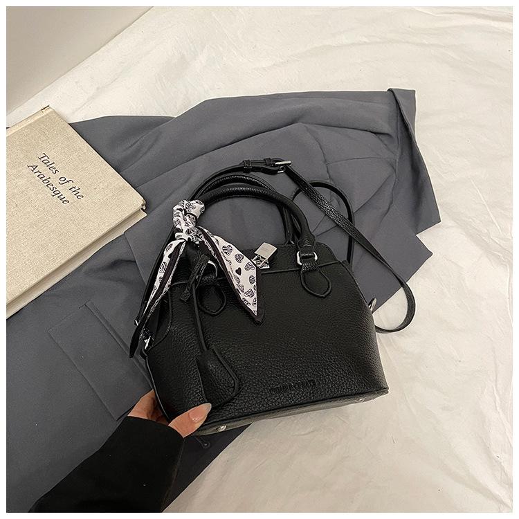 Summer popular small bag women's new fashion versatile messenger bag portable commuter bucket bag