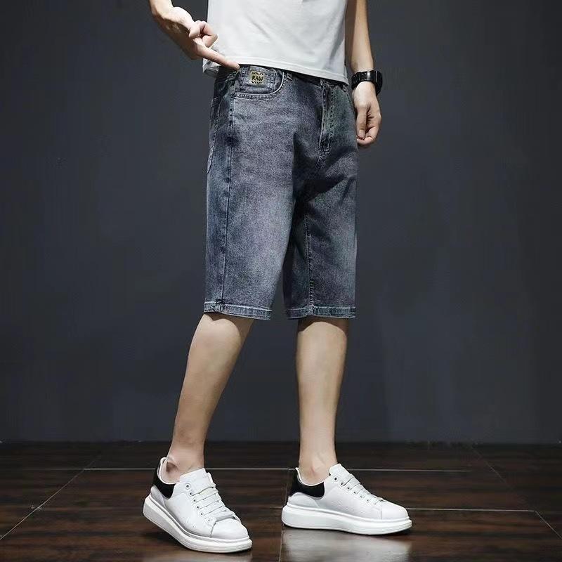 Pantaloncini di jeans da uomo, estivi sottili larghi dritti casual alla moda marca strappati cinque o sei divisione del lavoro pantaloni da uomo