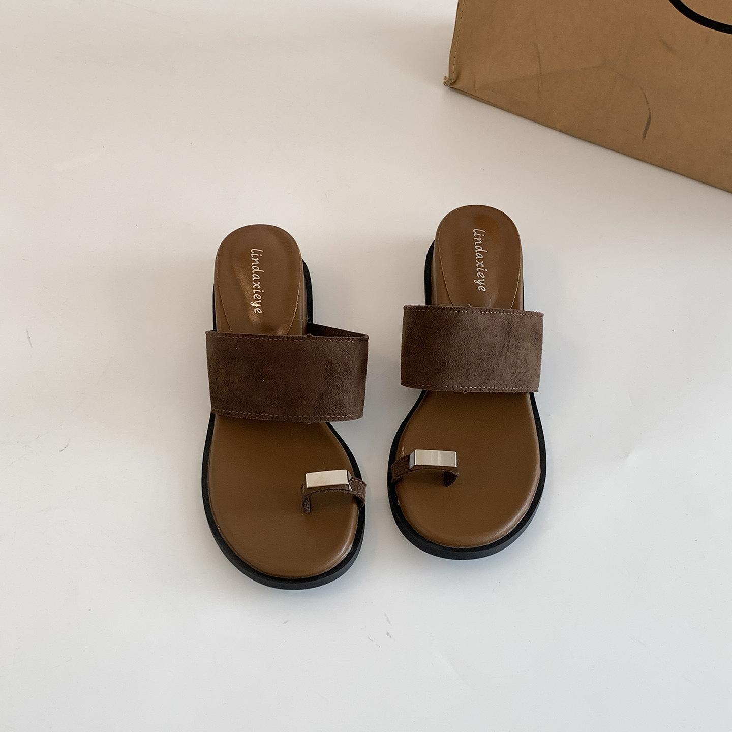 

Красные ретро универсальные шлепанцы на танкетке, увеличивающие рост, для женской летней носки, новинка 2025 года, высококлассные французские крутые шлепанцы 40 коричневый