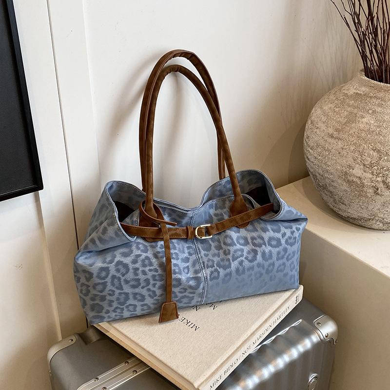 Retro leopard print tote bag women's autumn and winter new fashion versatile handbag high-end single shoulder armpit bag