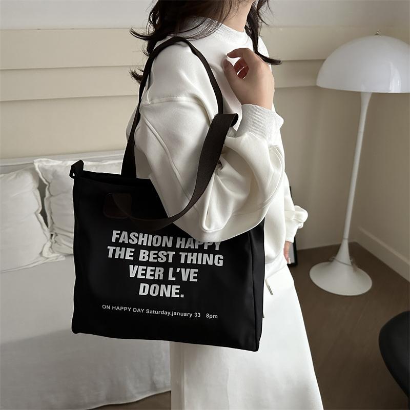 Large Capacity Canvas Bag for Women Casual College Style Students Class Shoulder Bag Fashionable Trend Commuting Toy Bag