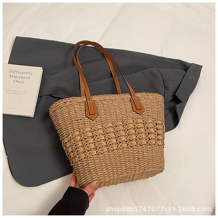 2025 New Korean Versatile Large-Capacity Hollow Straw Bag New Summer Simple Commuter Women's Bag Woven Shoulder Bag