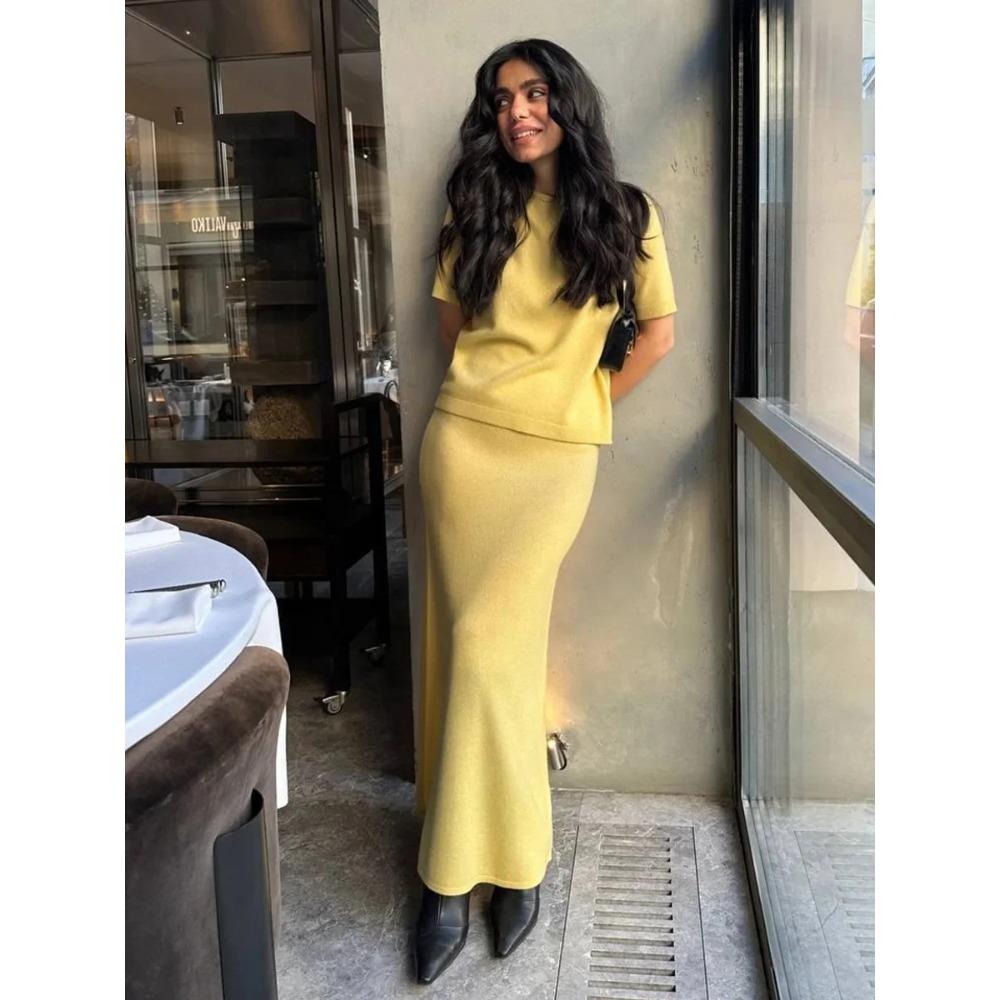 Soft Knit Set Women's Short Sleeve Pullover Top Skirt Solid Color Elegant Minimalist Two Piece Set