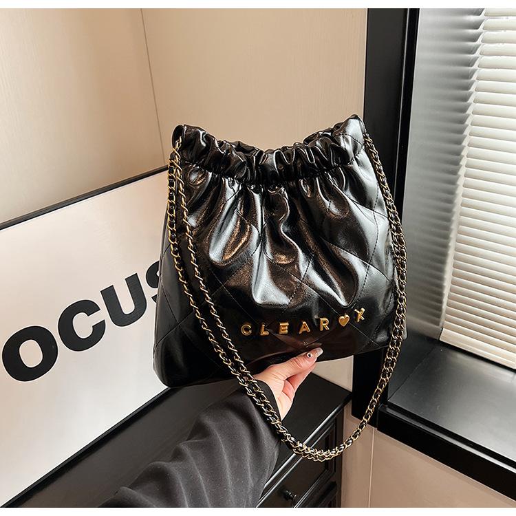 Chain bag women's large-capacity new summer casual shoulder messenger bag pleated bucket bag