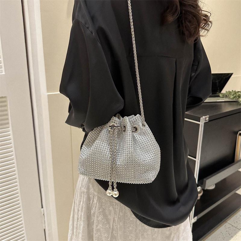 Trendy Bucket Bag Fashionable Chain Shoulder Bag For Women In Stylish Colors
