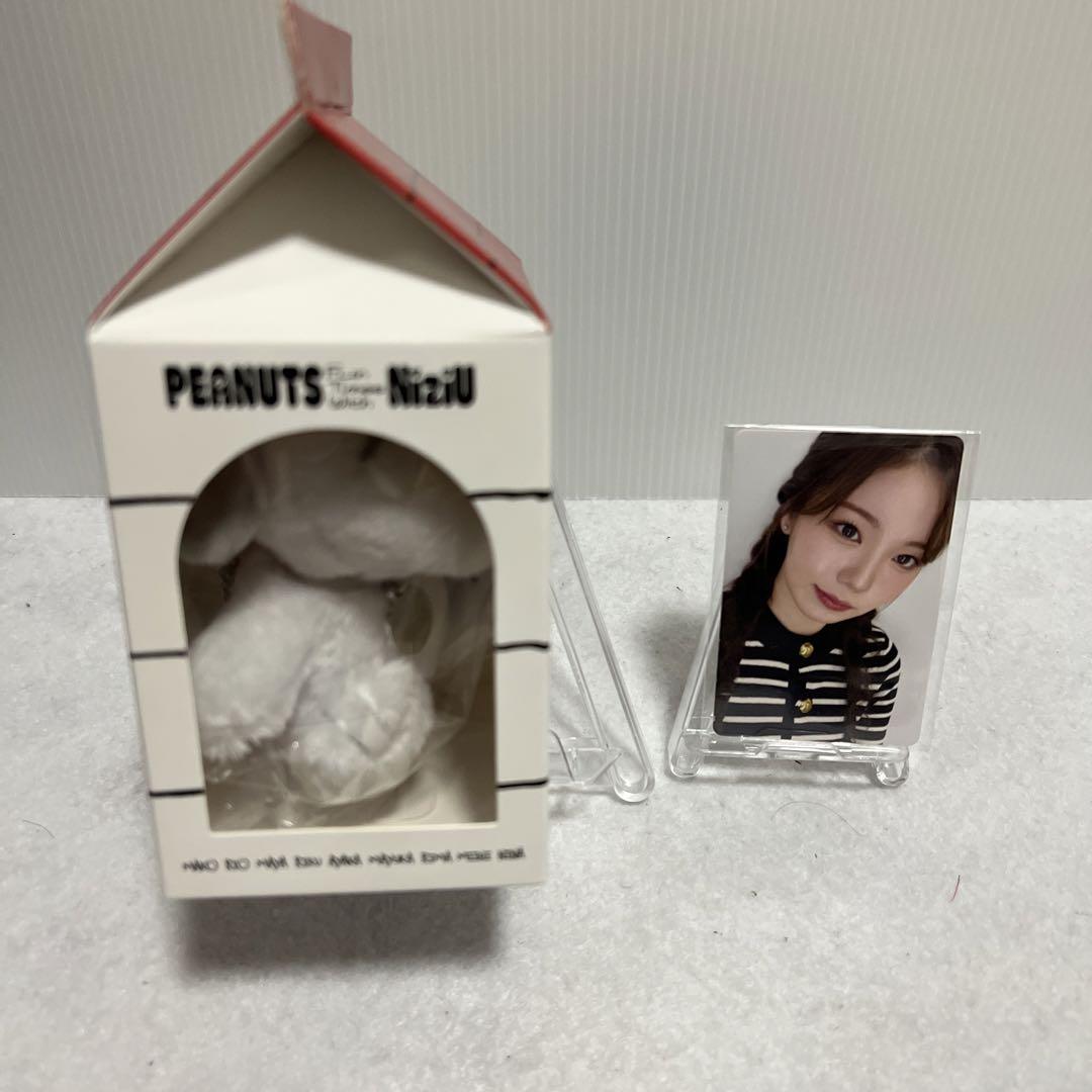 

[USED] NiziU Snoopy Bag Charm Ayaka with Trading Card Box