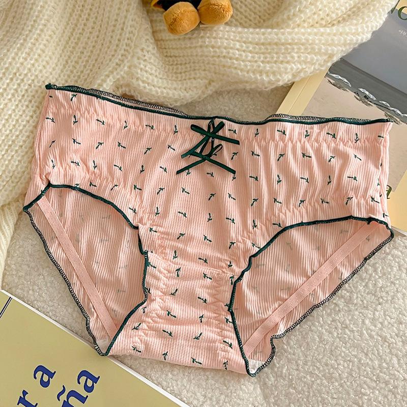 Ladies Spring and Autumn Sweet Floral Cotton Antibacterial Crotch Breathable Comfort Full Hip Mid Waist Briefs
