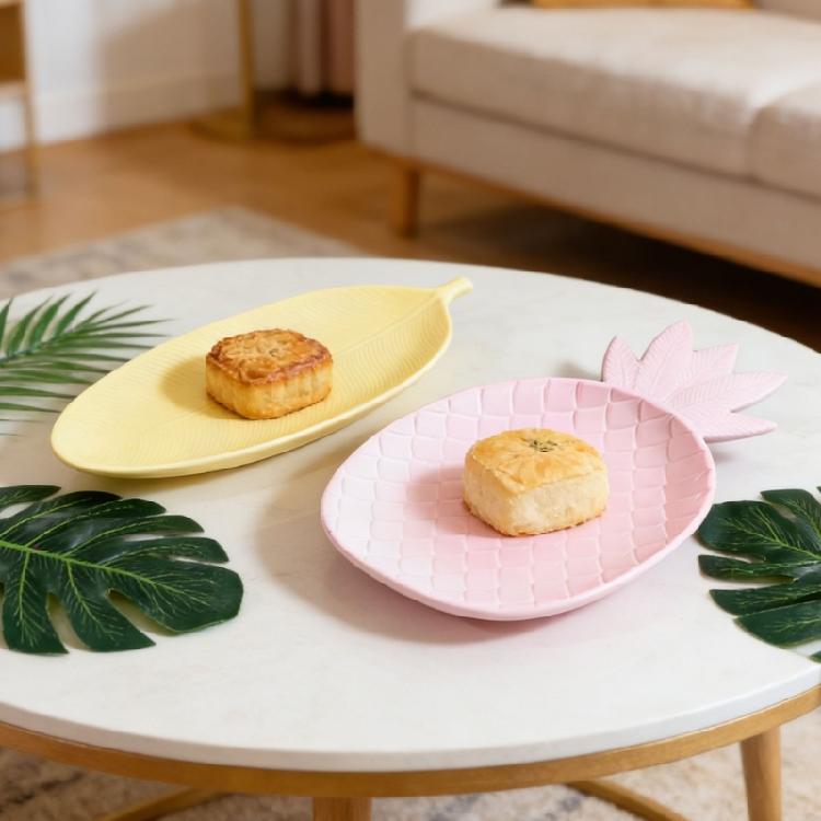 Cute Pineapple Molded Jewelry Stand Safe Non Toxic Material Multifunction Jewelry Dish Suitable For Daily Use