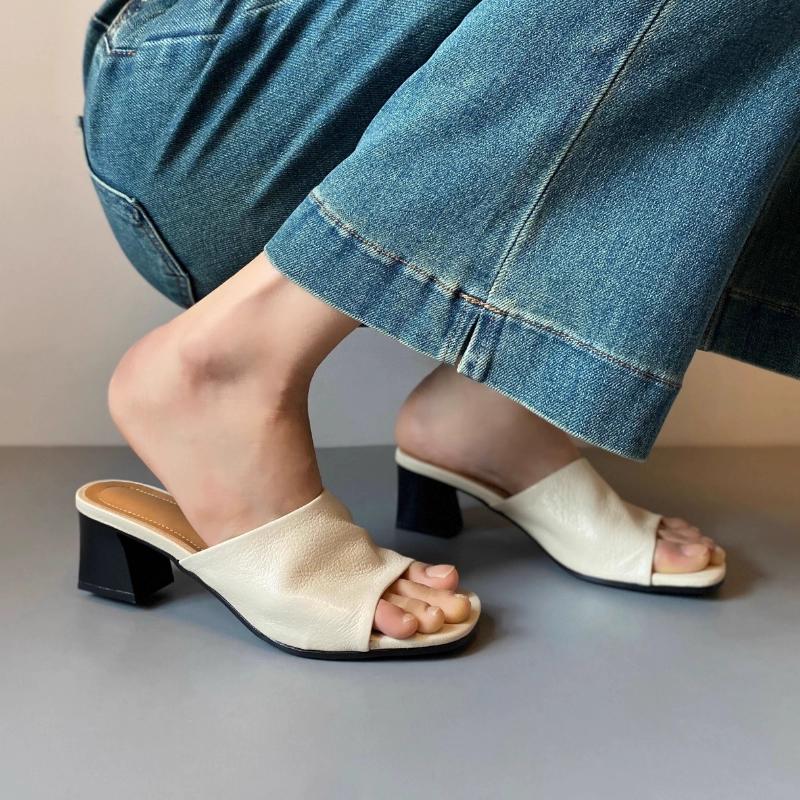 Fashion Slippers For Women's Summer Casual Thick-Heeled Black Slippers New Style Comfortable Home Footwear Fashionable And Stylish