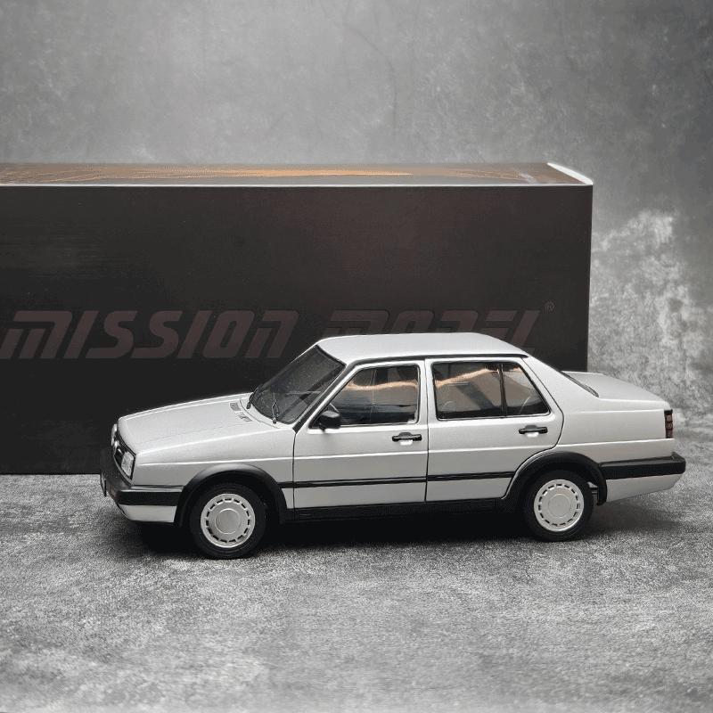 Diecast 1/18 Scale V W JETTA Alloy Car Model JETTA GT MK2 Play Vehicles Toys for Boys Original Box серебряный