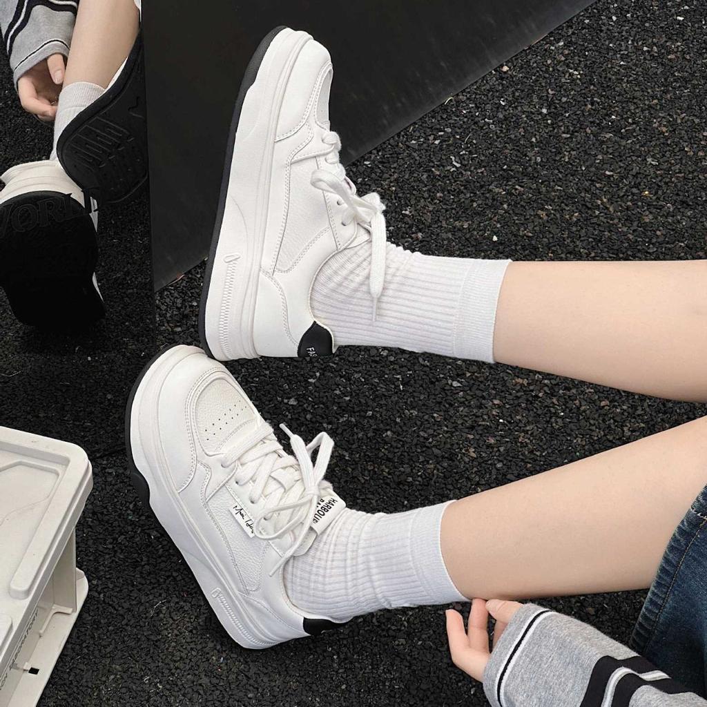 Stepping on shit feeling leather little white shoes women's models 2025 autumn new popular versatile thick-soled heightening soft-soled sports boa