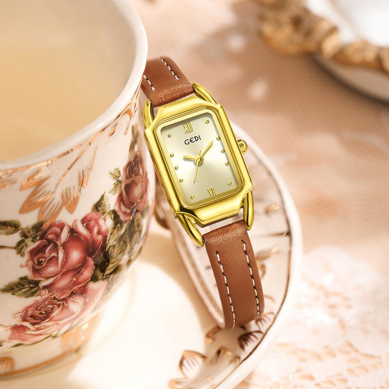 High-Value Small Sugar Cube Women'S Watch Niche High-End Belt Student Watch Fashion Saddle Shell Quartz Watch