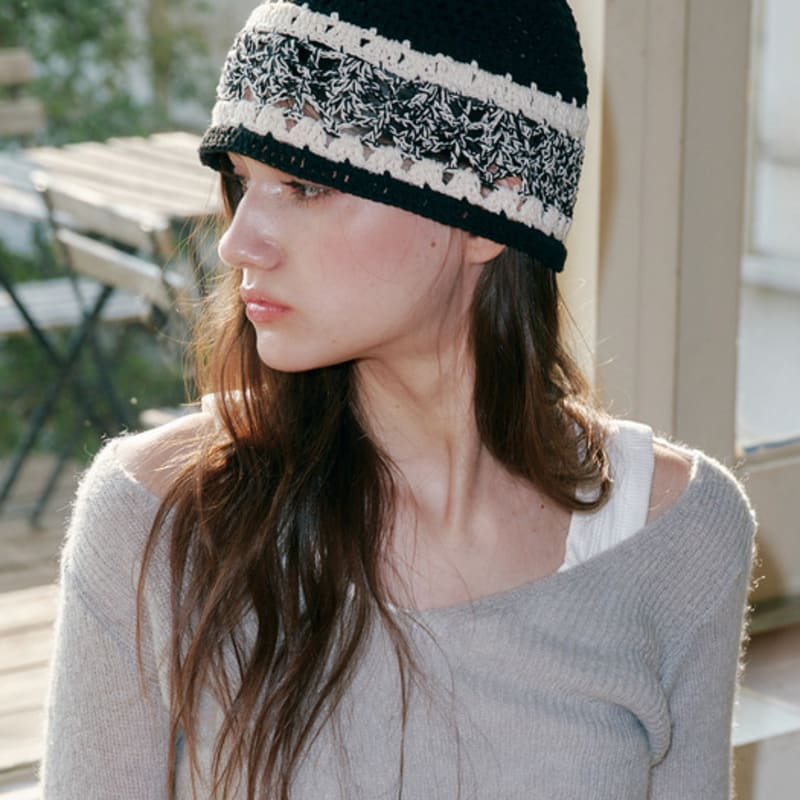 ALLINCOMPLETE Snuggle Crochet Beanie (2 Colors)