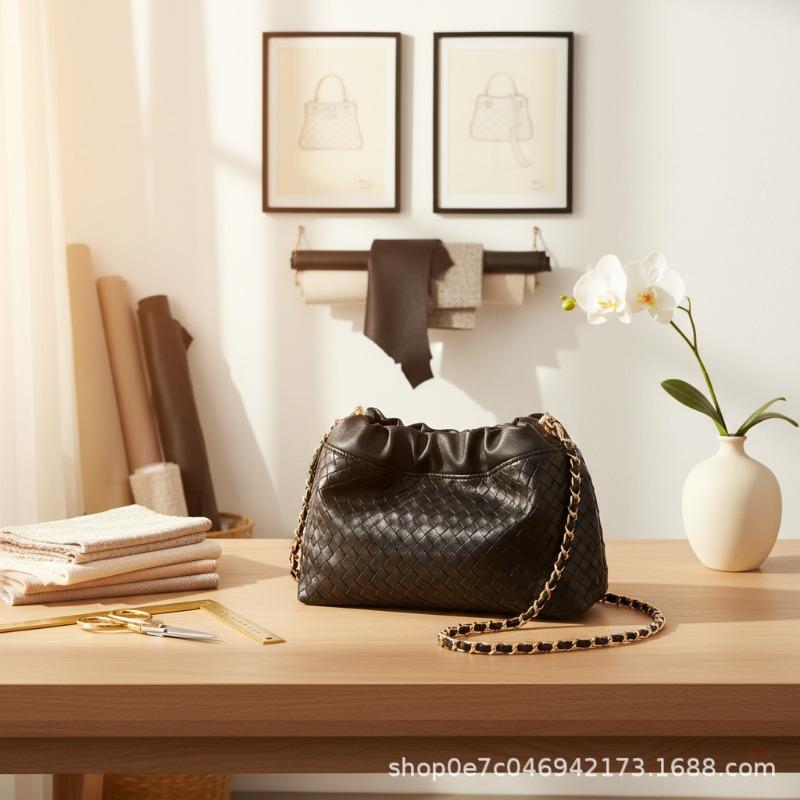 

Chain bag women s pleated cloud bag fashion small gold ball woven plaid single shoulder messenger women s bag