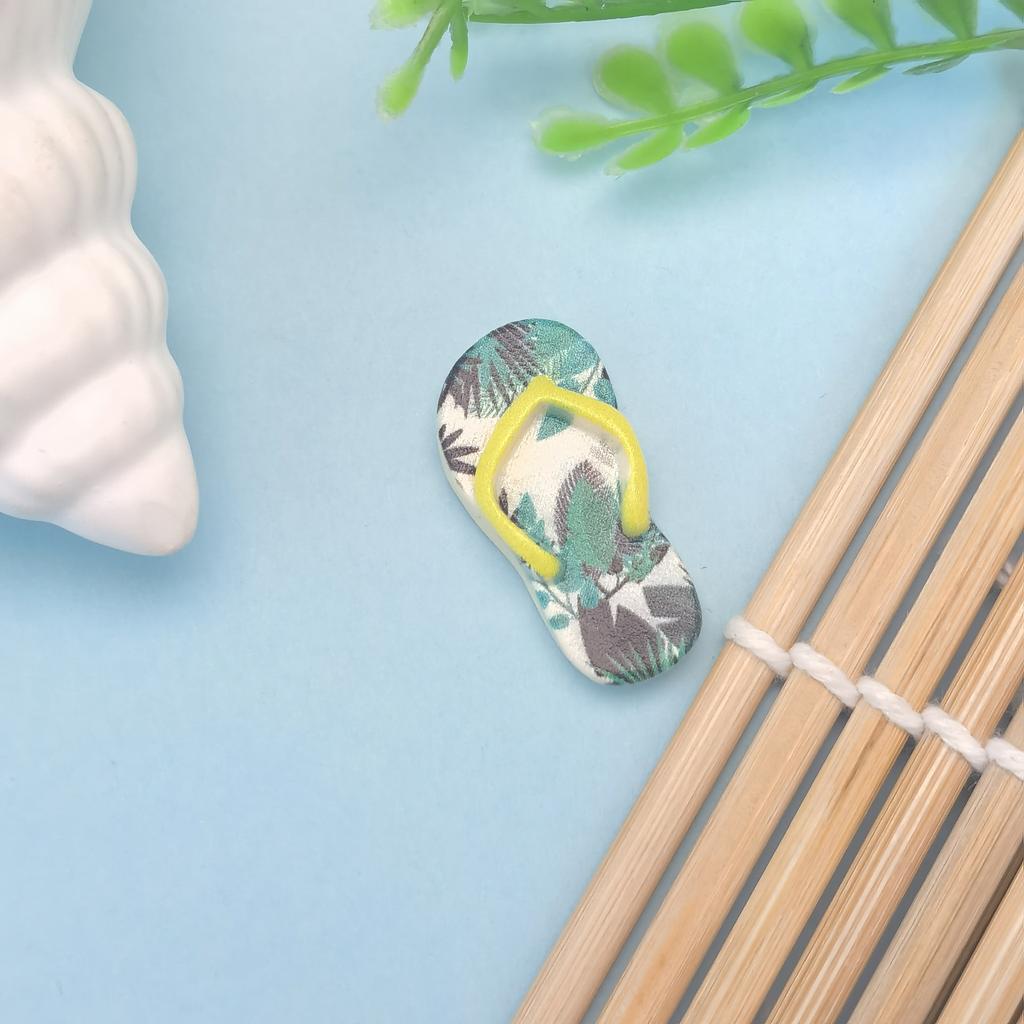 100pcs Simulation Slippers Summer Beach Miniature Accessories Mini Resin Slipper Model Toys for Doll House Shoes Slime Charms