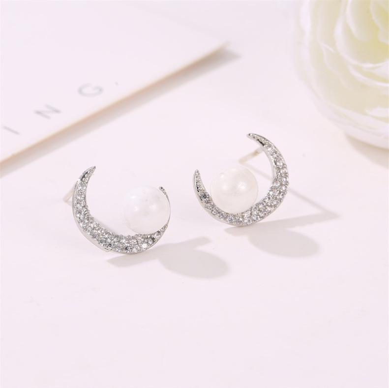Exquisite Diamond Moon Pearl Earrings: 2026 Luxury Style