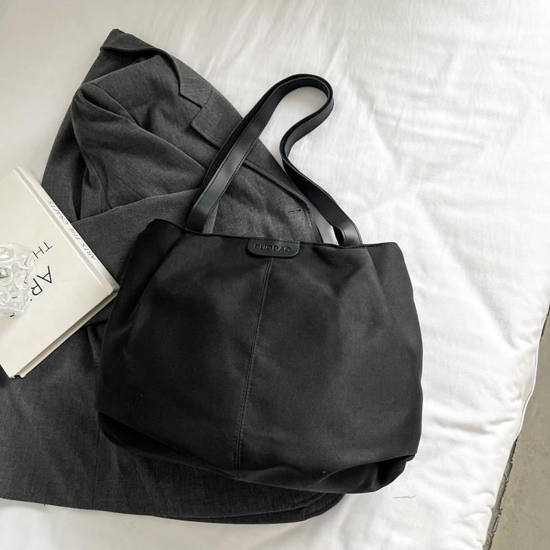 Stylish Large Capacity Tote Bag For Women With Retro Chic Design And Durable Canvas Material