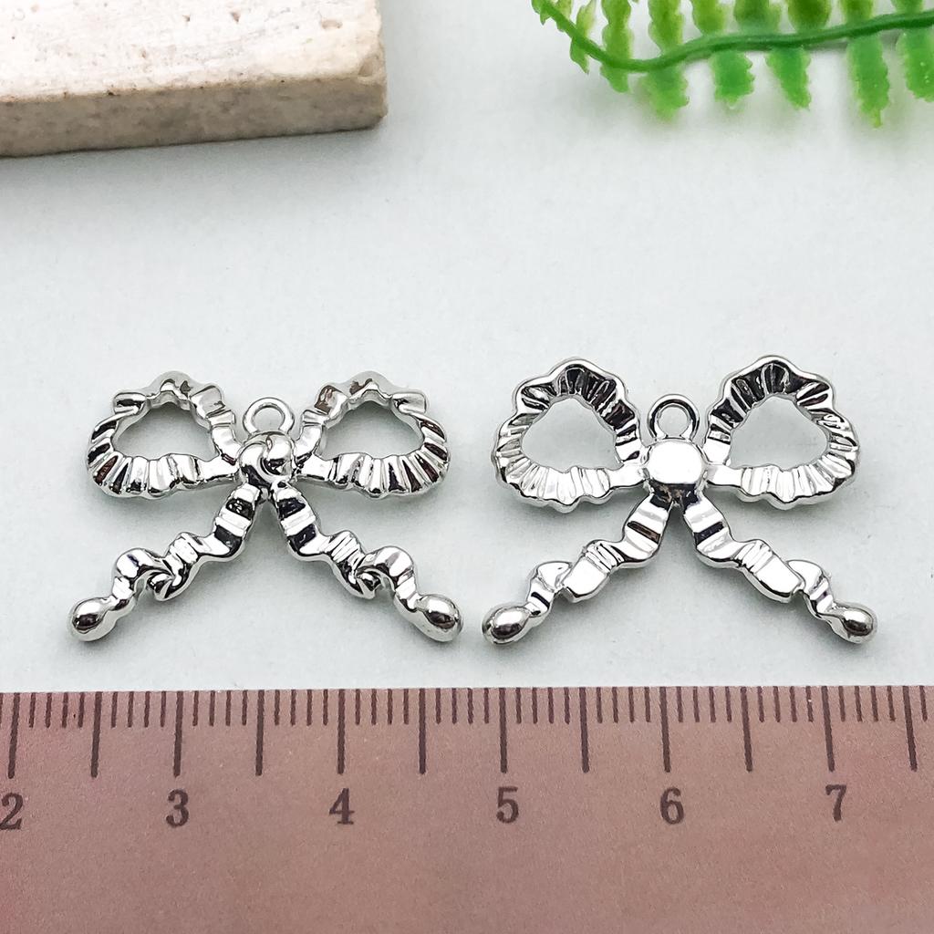 Hängender Vergoldeter Farbechthaltender Diy Schleife Hohl Anhänger Anhänger, Legierung Halskette, Armband, Ohrringe, Handgefertigter Schmuckzubehör