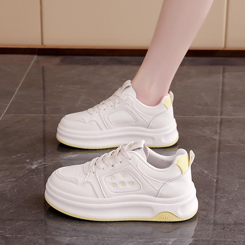 

Fashion versatile little white shoes for women 2025 spring new Korean version trend thick-soled muffin shoes wear-resistant board shoes for women 8515 40