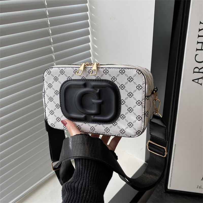 

Нишевая контрастная расцветка, ретро тренд, универсальная наплечная маленькая квадратная сумка, новая мода, высококачественная текстурированная сумка-мессенджер белый