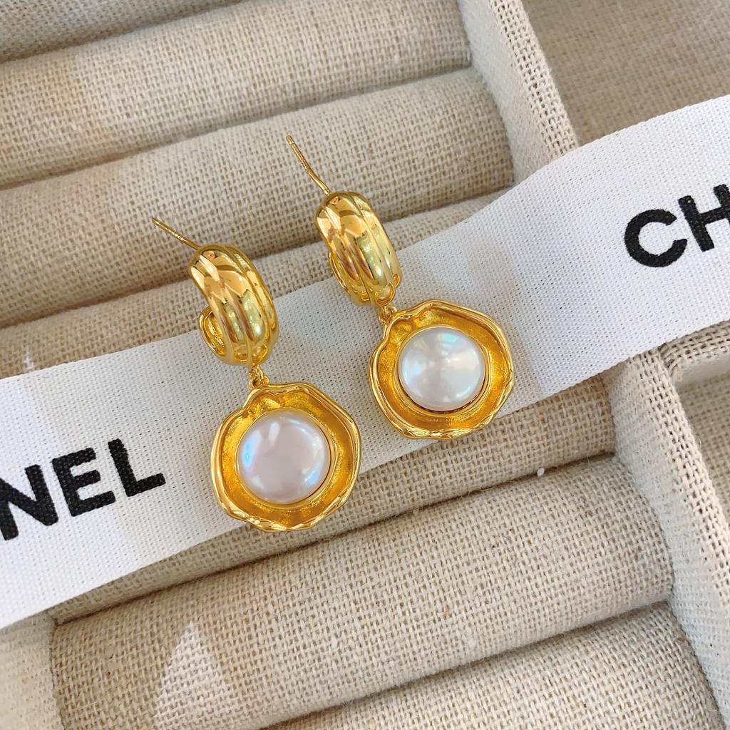 French High-End Temperament Elegant Baroque Pearl Hand-Carved Medieval Design Earrings Earrings Women