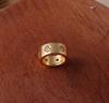Elegante Ciondolo Bicolore con Strass - Anello Moda Unisex Oro e Argento