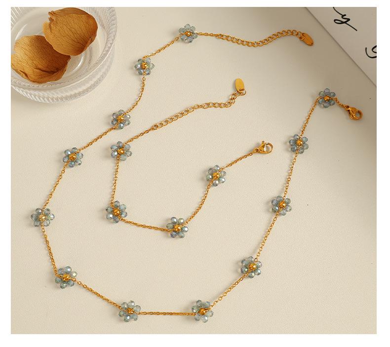 European & American Fresh Flower Stainless Steel Bracelet with Women's Niche Design and Titanium Steel Necklace Set.