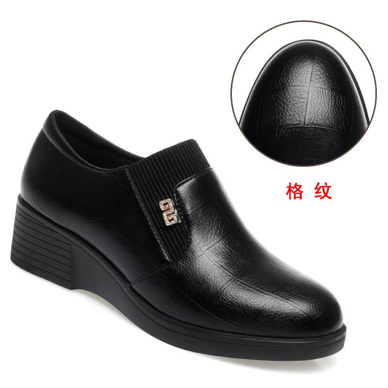 Módní Pohodlné Boty z Měkké Kůže s Hlubokým Výkrojem Flexibilní Mokasíny Dámské 2024 Jaro Platforma Klínky Boty Do Kanceláře Pro Mamu Do Práce Nové