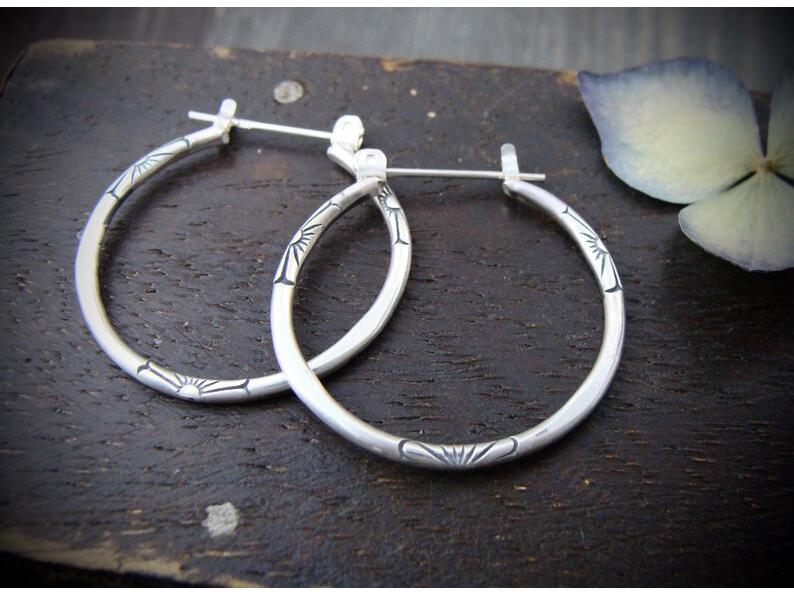 Retro Antique Silver Floral Hoop Earrings - European & American Style