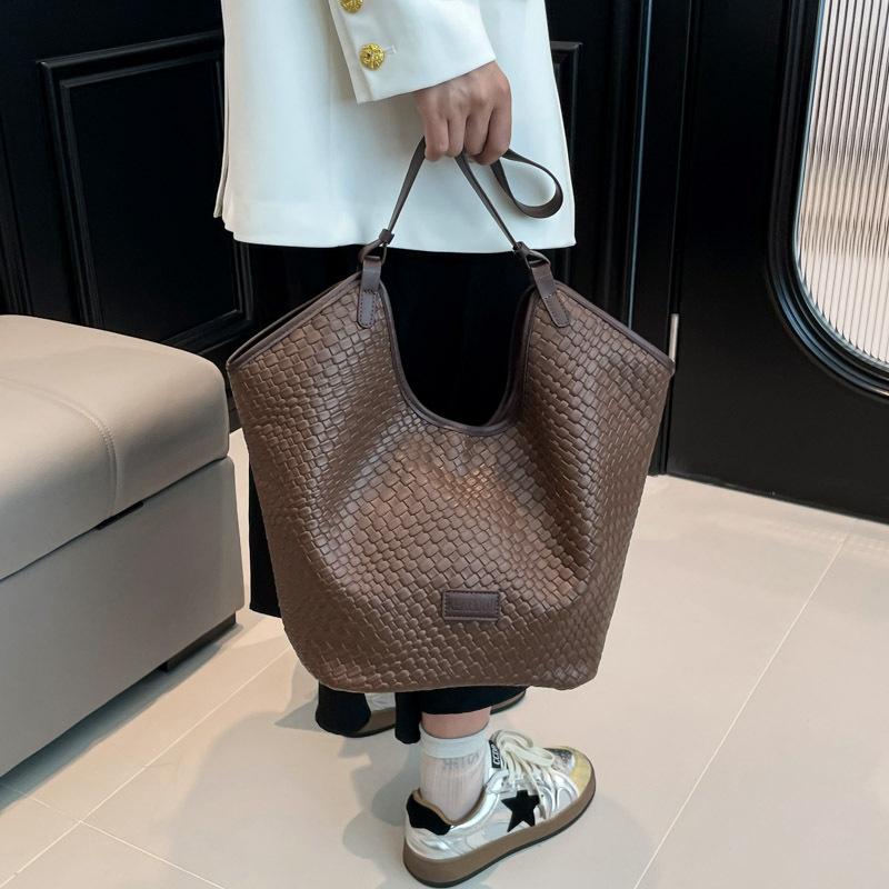 Soft leather woven pattern underarm bag women's new trend casual simple tote bag single shoulder handbag women